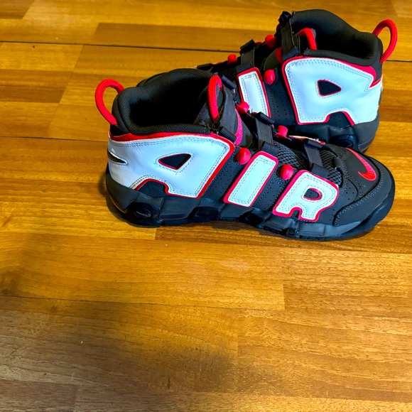 Like new Nike Uptempo big kids size 7 gs - Picture 3 of 6